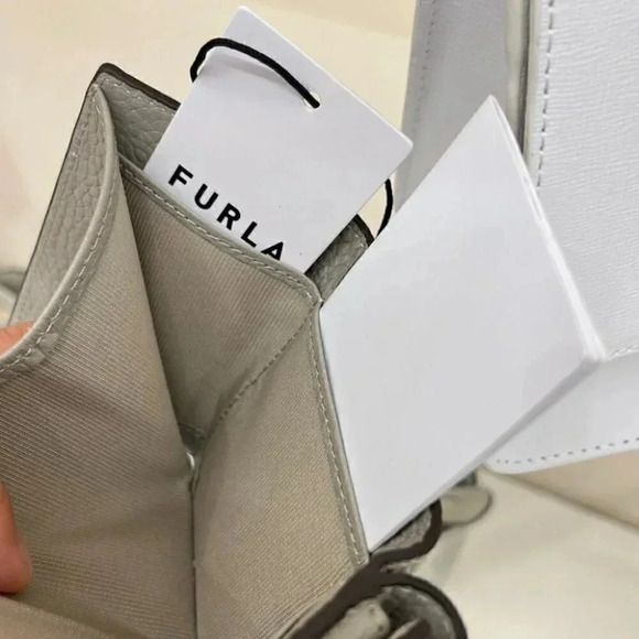 Furla Pde9Rzy Tri-Fold Wallet - Picture 8 of 12